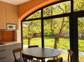 Villa 16A in Raduga Issyk kyl، فندق في Chon-Sary-Oy