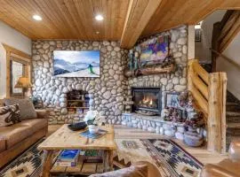 KBM Resorts Timber Wolf Lodge Mountain Elegance with Gas Fireplace Common Hot Tubs Near Canyons Village TWL-5b
