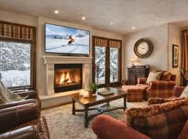Ski-InSki-Out Townhome with 2-Bedrooms and private Hot tub Vintage on the Strand VIN-14 by KBM Resorts