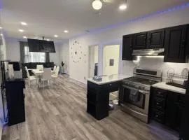 EWRBNB Apartment 3, 5 beds 1 bath open concept entire apartment near EWR and NYC