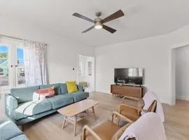 3BR Charming Home Bright Space & Sleeps 8