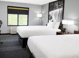 Super 8 by Wyndham Salina I-70