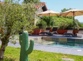 Villa 5 chambres avec piscine, jacuzzi, terrain.