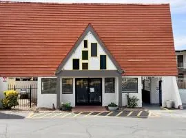 Super 8 by Wyndham Albuquerque Downtown