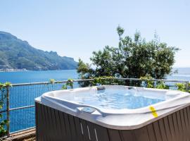 VILLA DI PALMA access to the beach and solarium, hotel i Ravello
