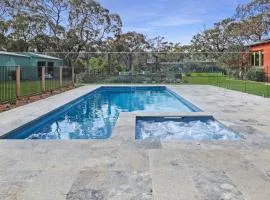 Homestead Pool House Private cabin w shared Spa Basketball court Heated Pool Minutes to Adventure Park and beaches