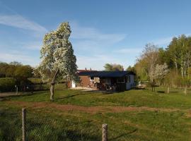 Self catering accommodation - självhushållet boende - renovated may 2026!، فندق في سكوفدي