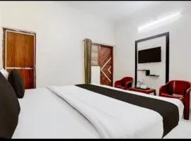 Ayushmaan Hotel - near Jabalpur Railway Station