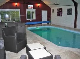 maison d'hôtes Le Castanéen piscine intérieure