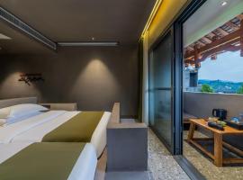 兮木酒店芙蓉镇大瀑布店 高铁免费接站或送站一次, hotel Vangcunban