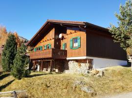 Gemütliches Almhaus auf 1800m mit Sauna, Kamin und Bergpanorama, Hotel in Falkertsee