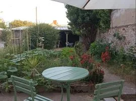 MAISON AVEC JARDIN - 2 logements et entrées distincts et indépendantes et ses deux chats