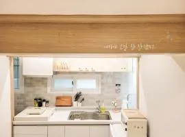 KT Wiz Park 3 minutes#Cozy hideaway in a green forest#Charming space for 6 people