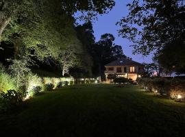 Hotel EntreRobles, hotel u gradu Bajona