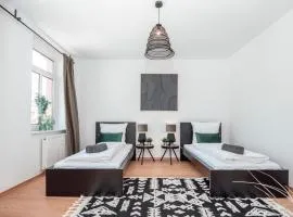 SpaceStays Krefeld Zentrum Apartment For 4 WIFI Kitchen