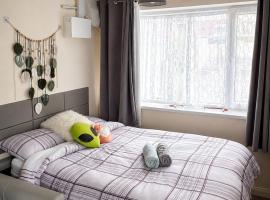 Private Studio with Free Parking in Cork、コークのホテル