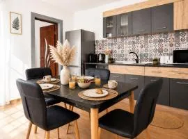 Madalina's House - Cozy Central 2-Bedroom Apartment