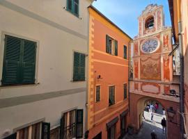 Old Town, Spacious Flat by the Sea and WiFi, hotel a Loano