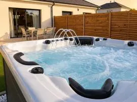 WesVillas No2 Modern House, Private Jacuzzi