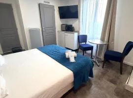 Aux Charmes-Suites cosy et independantes equipees d un frigo, micro ondes et nespresso