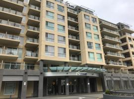 Glenelg Holiday Apartments-Pier Direct Beach Front Free Parking, hotel a Adelaide