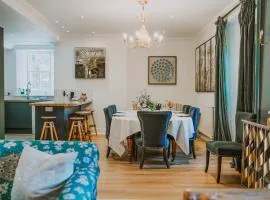 The Royal Apartment - Uk31086