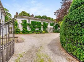 Llwynhelig House - Uk46395، فندق في كاوبريدج