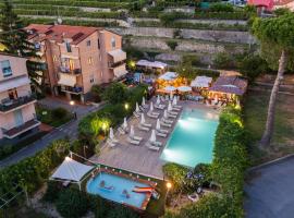 Residence Holidays, hotel sa Pietra Ligure