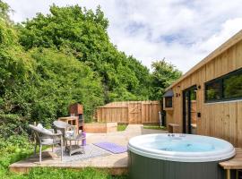 Meadow Hide - Uk36773, Hotel in Chichester