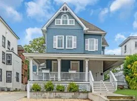 Spacious 4BR Duplex - 5 Blks 2 Beach - Badges Incl
