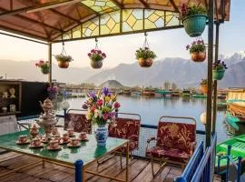 Pasadona Super Deluxe Houseboat