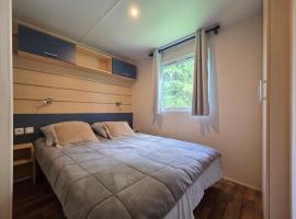 Mobil-home EUROPAPARK 20min, climatisé, TV & Wi-Fi，Boofzheim的飯店