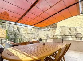 Au balcon du théâtre antique Appartement HYPERCENTRE - TOUT ÉQUIPÉ ET NETFLIX - parking gratuit à 250m et payant à 50m - lit bébé à disposition gratuitement - chaise haute bébé et lit parapluie tout confort