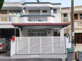 6537 Homestay Seremban Senawang Musk Ventures Guest House 4R3B 12 Pax