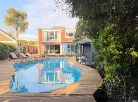 Palm House Heated Pool Sleeps 10 South Downs