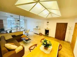 Complete Old Town Sanctuary - Dual Apartments