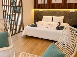 La Suite Interdite Jacuzzi, Sauna & Pièce Secrète