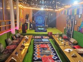 Kasol Shalom Camps & Cafe, khách sạn ở Kasol