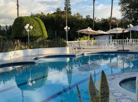 La Toscana, hotel en Chinauta