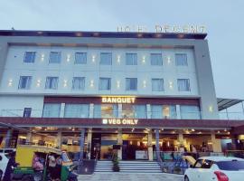 Hotel Decent, hotel di Bhāndu