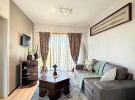 Broadacres apartment-work or play -swimming pool