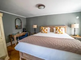 Hellbender Bed & Beverage
