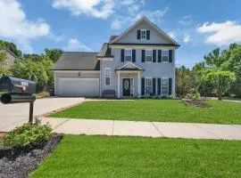 King Bed - Hot Tub - Fenced Yard - Near Carowinds