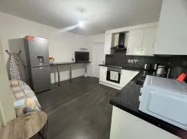 Apartment Sleeps 6 with WiFi