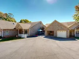 Lakeshore Glenn - Spacious home w/shared pool, tennis & basketball courts