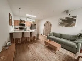 Private Boho Tiny Home - Lakes, Wineries, Hike, Ski