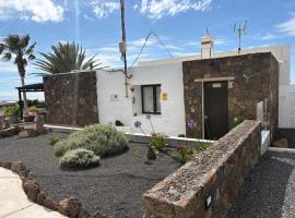Apartamento con terraza y jardín, Hotel in Las Breñas