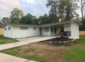 PeachMoonHouse Near Truist Park & Mercedes Stadium