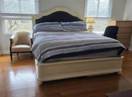 Cosy king master bedroom in center of North york