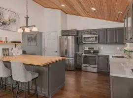 3 Bedroom Home sleeps 12
